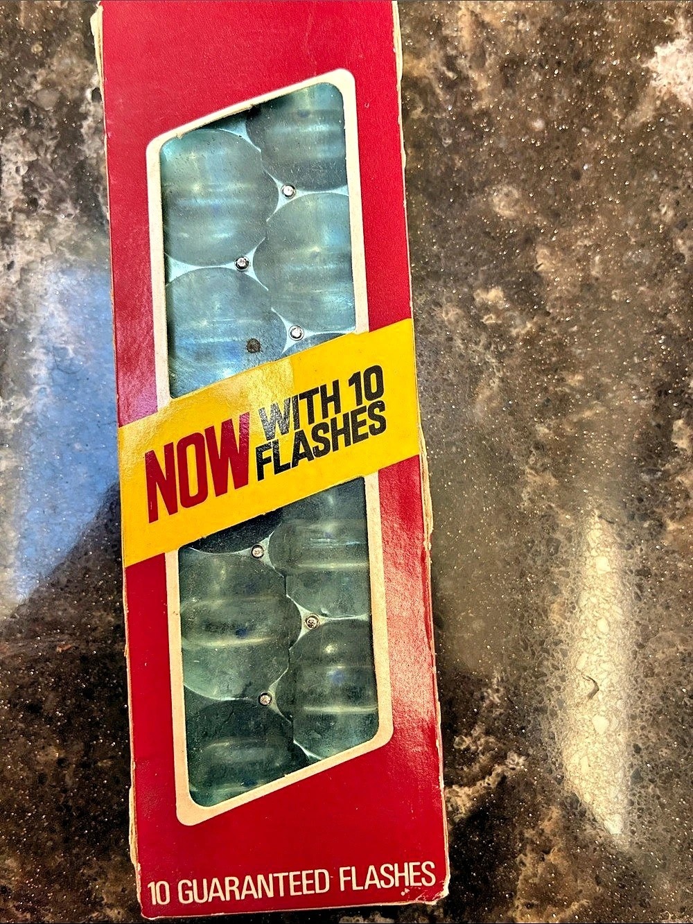 Sylvania Blue Dot Flashes 10 Flash Bulbs Red & Yellow